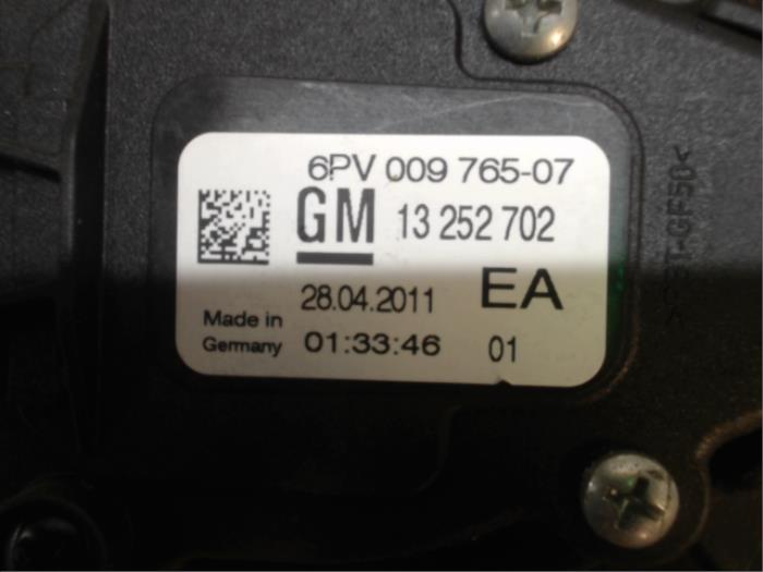 Pedal gazu z Opel Astra J (PC6/PD6/PE6/PF6) 1.4 16V ecoFLEX 2011