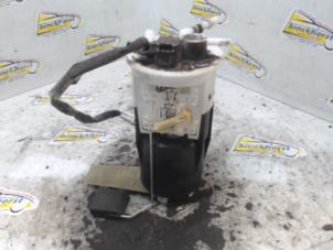 Usados Bomba eléctrica de combustible Opel Agila (A) 1.0 12V Twin Port Precio € 42,00 Norma de margen ofrecido por Binckhorst BV