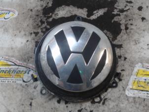 Usados Manija del portón trasero Volkswagen Golf V (1K1) 1.4 FSI 16V Precio € 21,00 Norma de margen ofrecido por Binckhorst BV