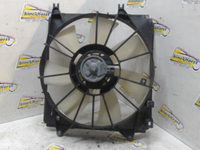 Cooling fans from a Suzuki SX4 (EY/GY) 1.6 16V VVT Comfort,Exclusive Autom. 2006