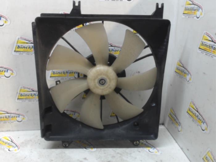 Cooling fans from a Suzuki SX4 (EY/GY) 1.6 16V VVT Comfort,Exclusive Autom. 2006