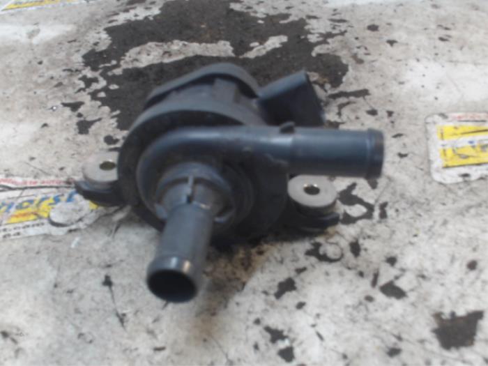 Begagnade Extra vattenpump Toyota Prius (ZVW5) 1.8 16V Hybrid Pris € 31,50 Marginaltabell erbjuds av Binckhorst BV