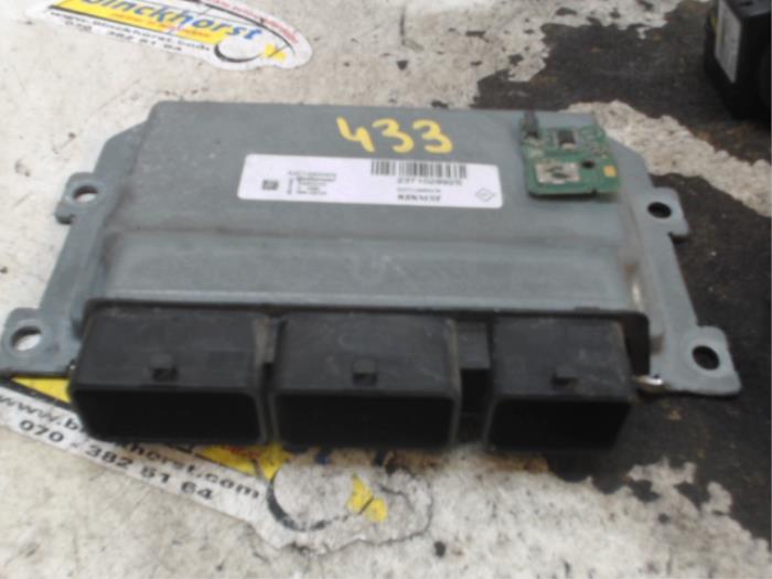 Ignition lock + computer from a Dacia Sandero II 1.0 Sce 75 12V 2019