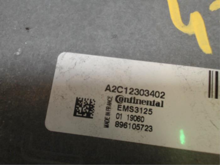 Ignition lock + computer from a Dacia Sandero II 1.0 Sce 75 12V 2019