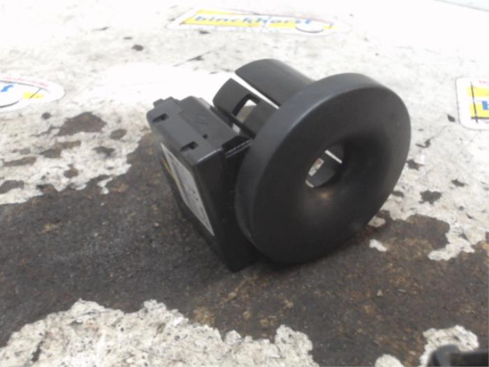 Ignition lock + computer from a Dacia Sandero II 1.0 Sce 75 12V 2019