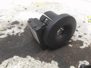 Ignition lock + computer from a Dacia Sandero II 1.0 Sce 75 12V 2019
