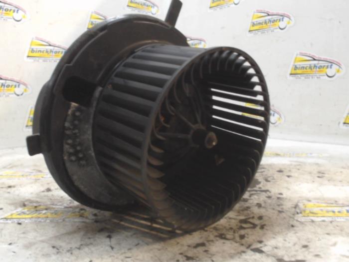 Heating and ventilation fan motor from a Audi A3 (8P1) 1.6 2004