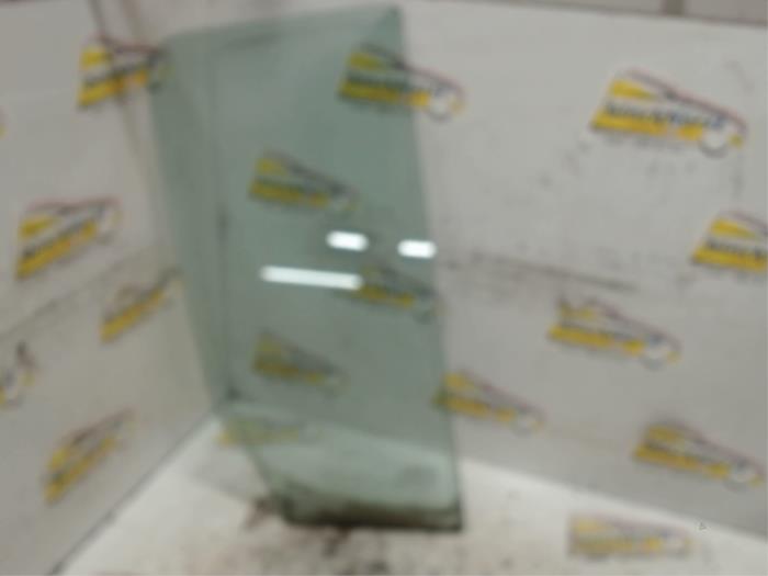 Usados Ventanilla triangular derecha detrás Renault Modus/Grand Modus (JP) 1.4 16V Precio € 26,25 Norma de margen ofrecido por Binckhorst BV