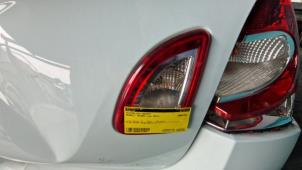 Używane Tylne swiatlo pozycyjne prawe Renault Twingo II (CN) 1.2 16V Cena € 26,25 Procedura marży oferowane przez Binckhorst BV
