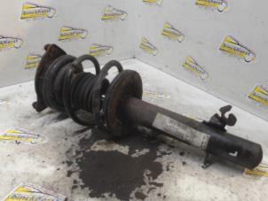 Usados Barra de amortiguador izquierda delante BMW Mini One/Cooper (R50) 1.6 16V Cooper Precio € 36,75 Norma de margen ofrecido por Binckhorst BV