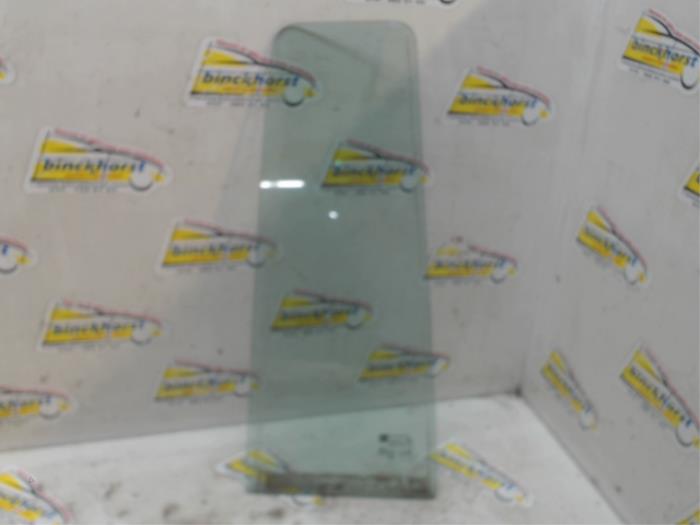 Usados Ventanilla triangular derecha detrás Opel Zafira (M75) 1.6 16V Precio € 31,50 Norma de margen ofrecido por Binckhorst BV