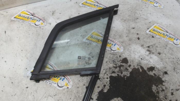 Usados Ventanilla triangular izquierda delante Chevrolet Spark (M300) 1.0 16V Bifuel Precio € 26,25 Norma de margen ofrecido por Binckhorst BV