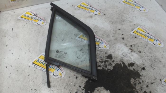 Usados Ventanilla triangular derecha delante Chevrolet Spark (M300) 1.0 16V Bifuel Precio € 26,25 Norma de margen ofrecido por Binckhorst BV