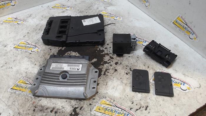 Used Ignition lock + computer Renault Megane II Grandtour (KM) 2.0 16V Price € 131,25 Margin scheme offered by Binckhorst BV