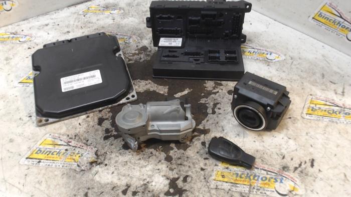 Used Ignition lock + computer Mercedes E (W211) 1.8 E-200 K 16V Price € 210,00 Margin scheme offered by Binckhorst BV