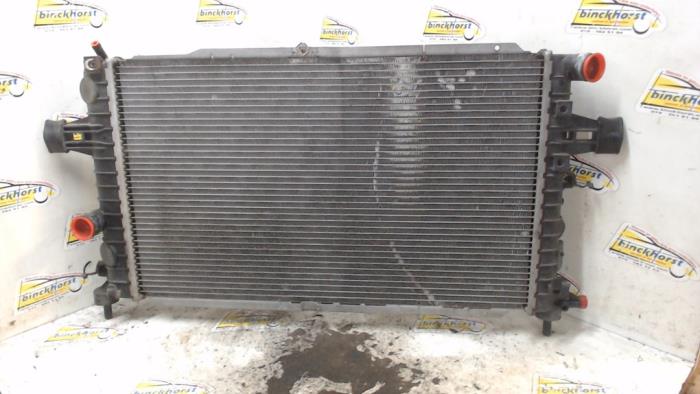 Usagé Radiateur Opel Zafira (M75) 2.2 16V Direct Ecotec Prix € 42,00 Règlement à la marge proposé par Binckhorst BV