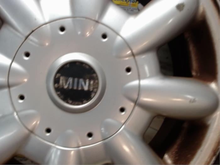 Używane Obrecz BMW Mini (R50/53) 1.6 16V One Cena € 52,50 Procedura marży oferowane przez Binckhorst BV