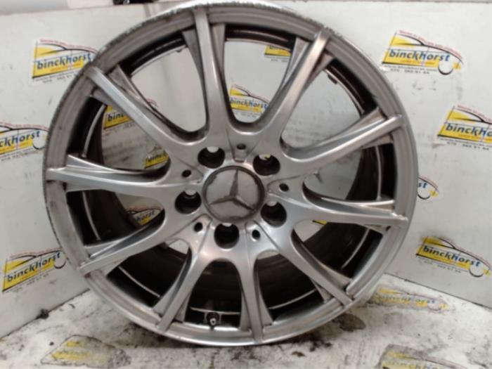 Używane Obrecz Mercedes C (W203) 2.0 C-200K 16V Cena € 42,00 Procedura marży oferowane przez Binckhorst BV