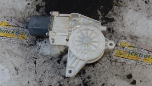 Używane Silnik szyby drzwiowej Mercedes E Estate (S212) E-350 CDI V6 24V BlueEfficiency Cena € 26,25 Procedura marży oferowane przez Binckhorst BV