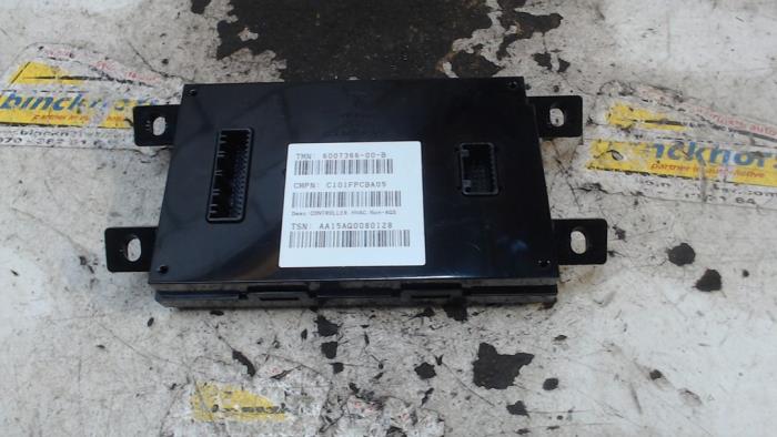 Używane Modul climatronic Tesla Model S 85D Cena € 31,50 Procedura marży oferowane przez Binckhorst BV