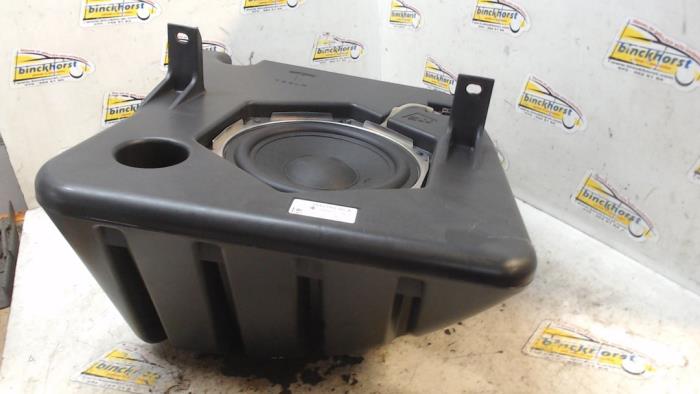 Używane Subwoofer Tesla Model S 85D Cena € 157,50 Procedura marży oferowane przez Binckhorst BV