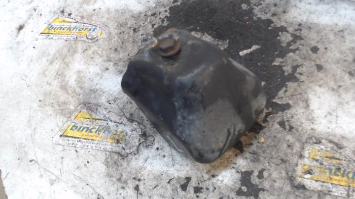Used Engine mount Mercedes Vito (639.6) 2.2 109 CDI 16V Price € 21,00 Margin scheme offered by Binckhorst BV