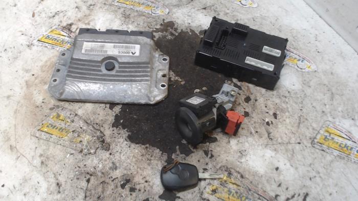 Used Ignition lock + computer Renault Modus/Grand Modus (JP) 1.4 16V Price € 124,95 Margin scheme offered by Binckhorst BV