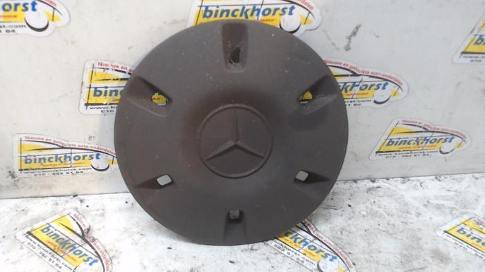 Używane Kolpak Mercedes Sprinter 3,5t (906.63) 313 CDI 16V Cena € 10,50 Procedura marży oferowane przez Binckhorst BV