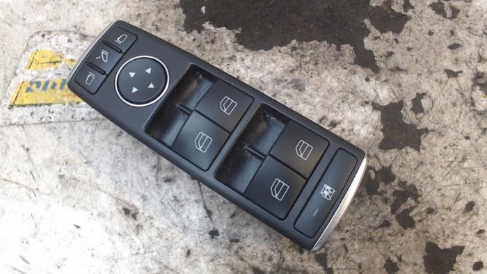 Usados Interruptor de ventanilla eléctrica Tesla Model S 85D Precio € 42,00 Norma de margen ofrecido por Binckhorst BV