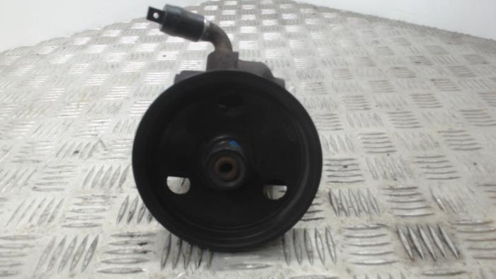 Usagé Pompe de direction Ford Ka I 1.3i Prix € 42,00 Règlement à la marge proposé par Binckhorst BV