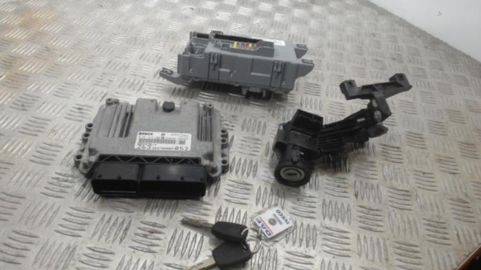 Used Ignition lock + computer Fiat Doblo Cargo (263) 1.6 D Multijet Price € 183,75 Margin scheme offered by Binckhorst BV