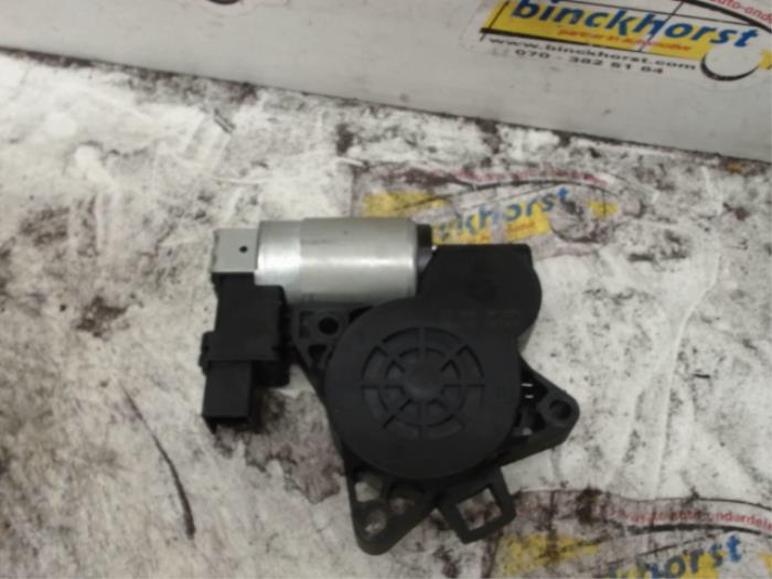 Usados Motor de ventanilla de puerta Mazda 6 (GG12/82) 2.0i 16V Precio € 31,50 Norma de margen ofrecido por Binckhorst BV