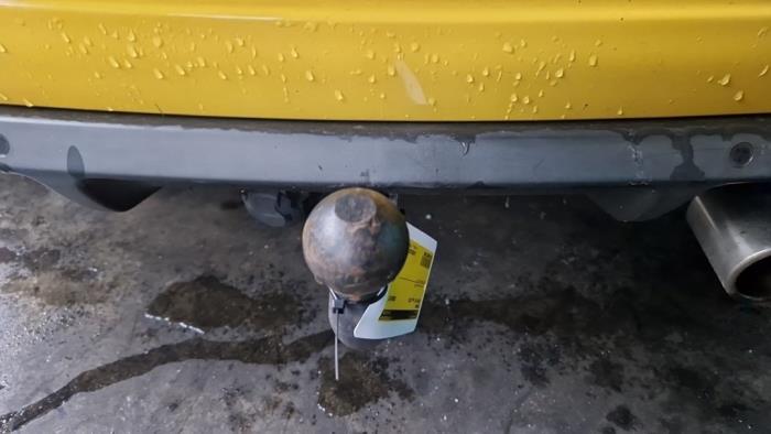 Używane Hak holowniczy Citroen DS3 Cabrio (SB) 1.6 16V VTi 120 Cena € 131,25 Procedura marży oferowane przez Binckhorst BV