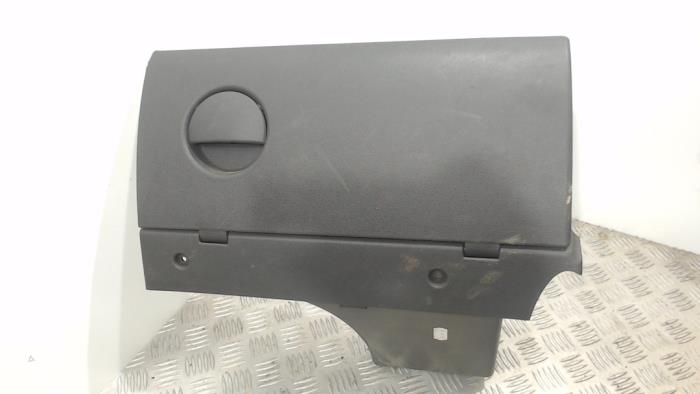 Begagnade Handskfack Opel Combo (Corsa C) 1.3 CDTI 16V Pris € 26,25 Marginaltabell erbjuds av Binckhorst BV