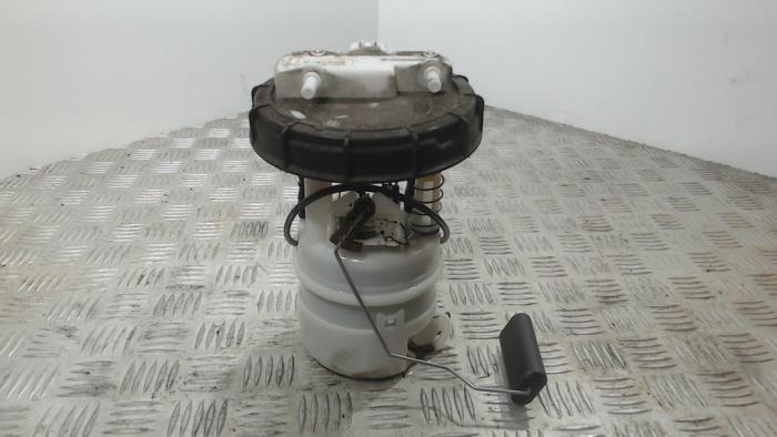 Usagé Pompe d'injection Renault Clio IV (5R) 0.9 Energy TCE 90 12V Prix € 42,00 Règlement à la marge proposé par Binckhorst BV