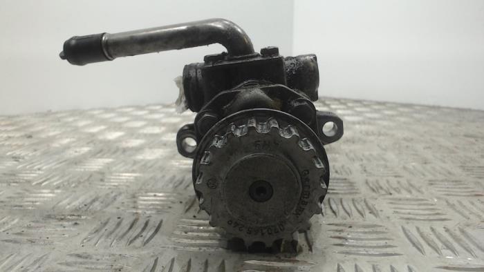 Usagé Pompe de direction Volkswagen Transporter T5 2.5 TDi Prix € 63,00 Règlement à la marge proposé par Binckhorst BV