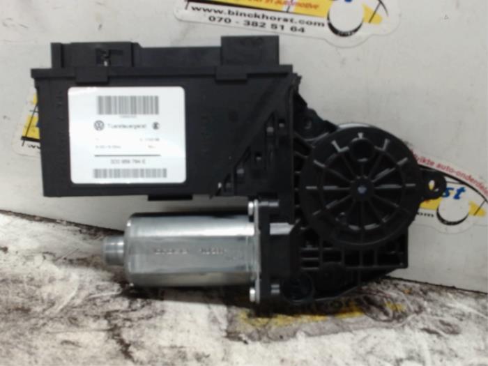 Usados Motor de ventanilla de puerta Volkswagen Touareg (7LA/7L6) 3.0 TDI V6 24V Precio € 31,50 Norma de margen ofrecido por Binckhorst BV