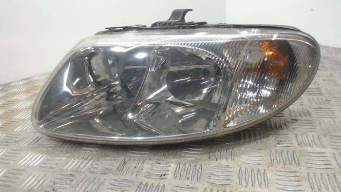 Używane Reflektor lewy Dodge Ram Van 2.4 16V Cena € 52,50 Procedura marży oferowane przez Binckhorst BV