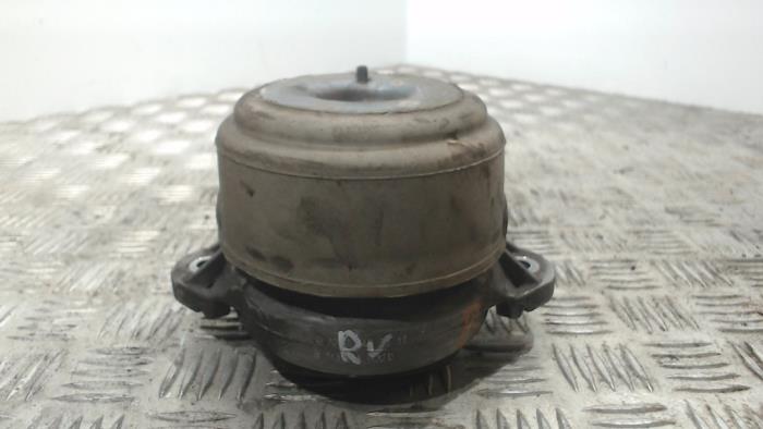 Used Engine mount Mercedes E (W212) E-350 CDI BlueEfficiency V6 24V 4-Matic Price € 26,25 Margin scheme offered by Binckhorst BV