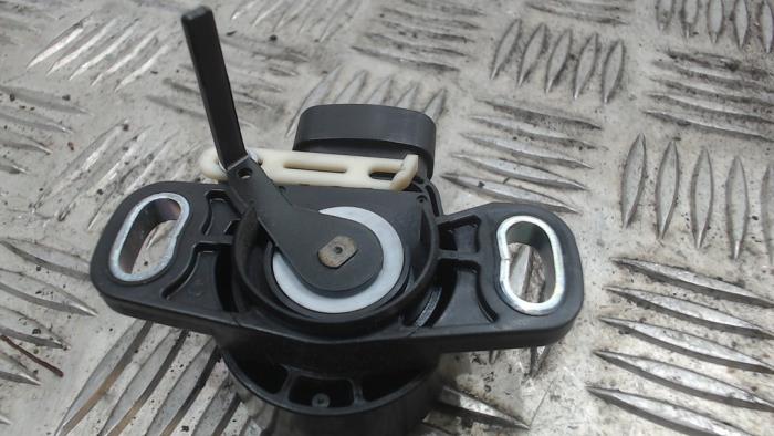 Gaspedalposition Sensor van een Toyota Auris (E15) 1.8 16V HSD Full Hybrid 2012