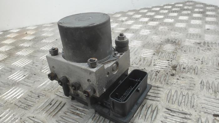Usagé Pompe ABS Peugeot Partner (GC/GF/GG/GJ/GK) 1.6 HDI 90 Prix € 183,75 Règlement à la marge proposé par Binckhorst BV