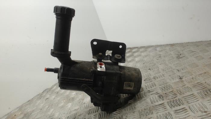 Usagé Pompe de direction Peugeot Partner (GC/GF/GG/GJ/GK) 1.6 HDI 90 Prix € 105,00 Règlement à la marge proposé par Binckhorst BV