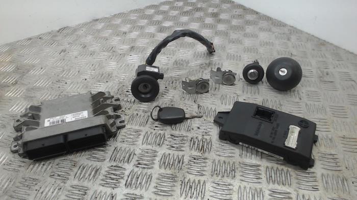 Used Ignition lock + computer Dacia Sandero I (BS) 1.4 Price € 124,95 Margin scheme offered by Binckhorst BV
