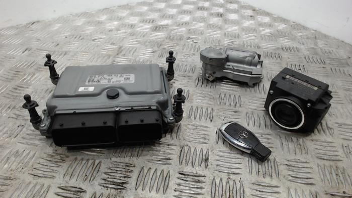 Used Ignition lock + computer Mercedes E (W211) 2.5 E-230 V6 24V Price € 210,00 Margin scheme offered by Binckhorst BV