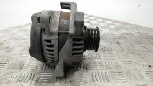 Dynamo van een Toyota Avensis Verso (M20) 2.0 16V VVT-i D-4 2004