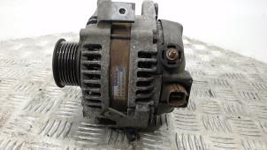 Dynamo van een Toyota Avensis Verso (M20) 2.0 16V VVT-i D-4 2004