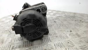 Dynamo van een Toyota Avensis Verso (M20) 2.0 16V VVT-i D-4 2004