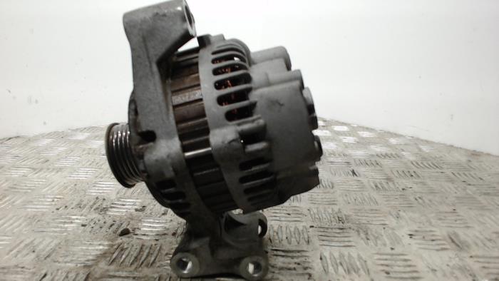 Dynamo van een Ford Fiesta 5 (JD/JH) 1.4 16V 2008
