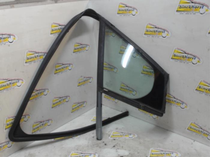 Usados Ventanilla triangular derecha delante Peugeot 308 SW (4E/H) 1.6 HDi 16V Precio € 42,00 Norma de margen ofrecido por Binckhorst BV