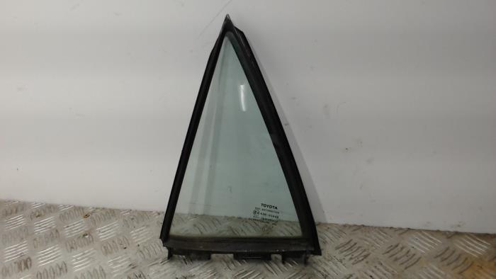 Usados Ventanilla triangular izquierda detrás Toyota Auris (E15) 1.8 16V HSD Full Hybrid Precio € 26,25 Norma de margen ofrecido por Binckhorst BV